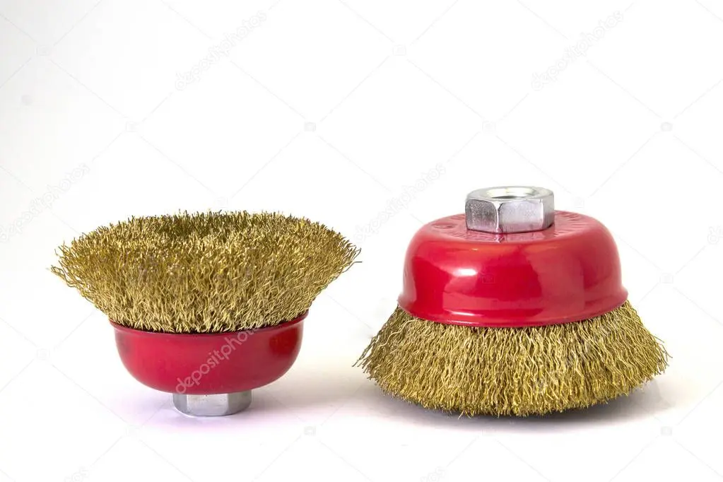 Desbroce de parcela con maquinaria